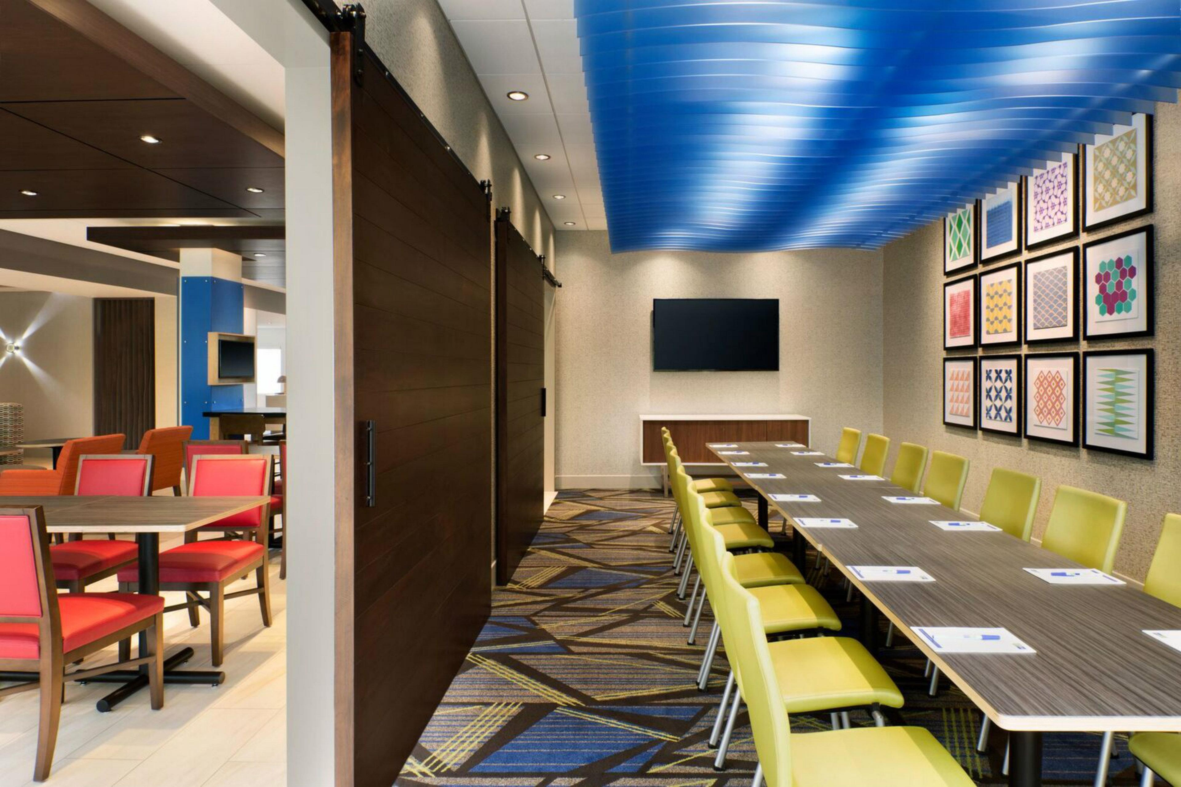 Holiday Inn Express & Suites - Detroit North - Roseville By Ihg Buitenkant foto