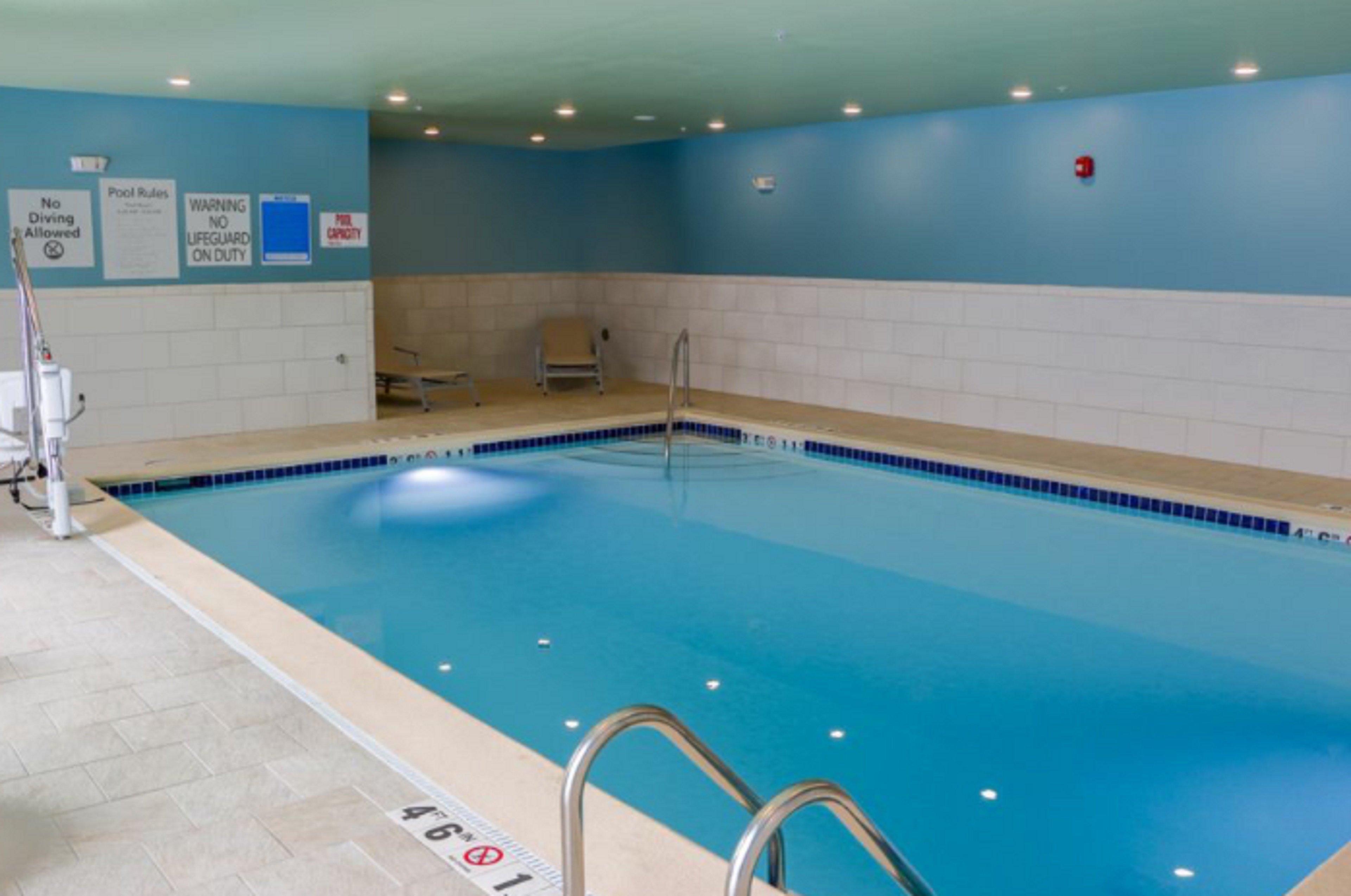 Holiday Inn Express & Suites - Detroit North - Roseville By Ihg Buitenkant foto