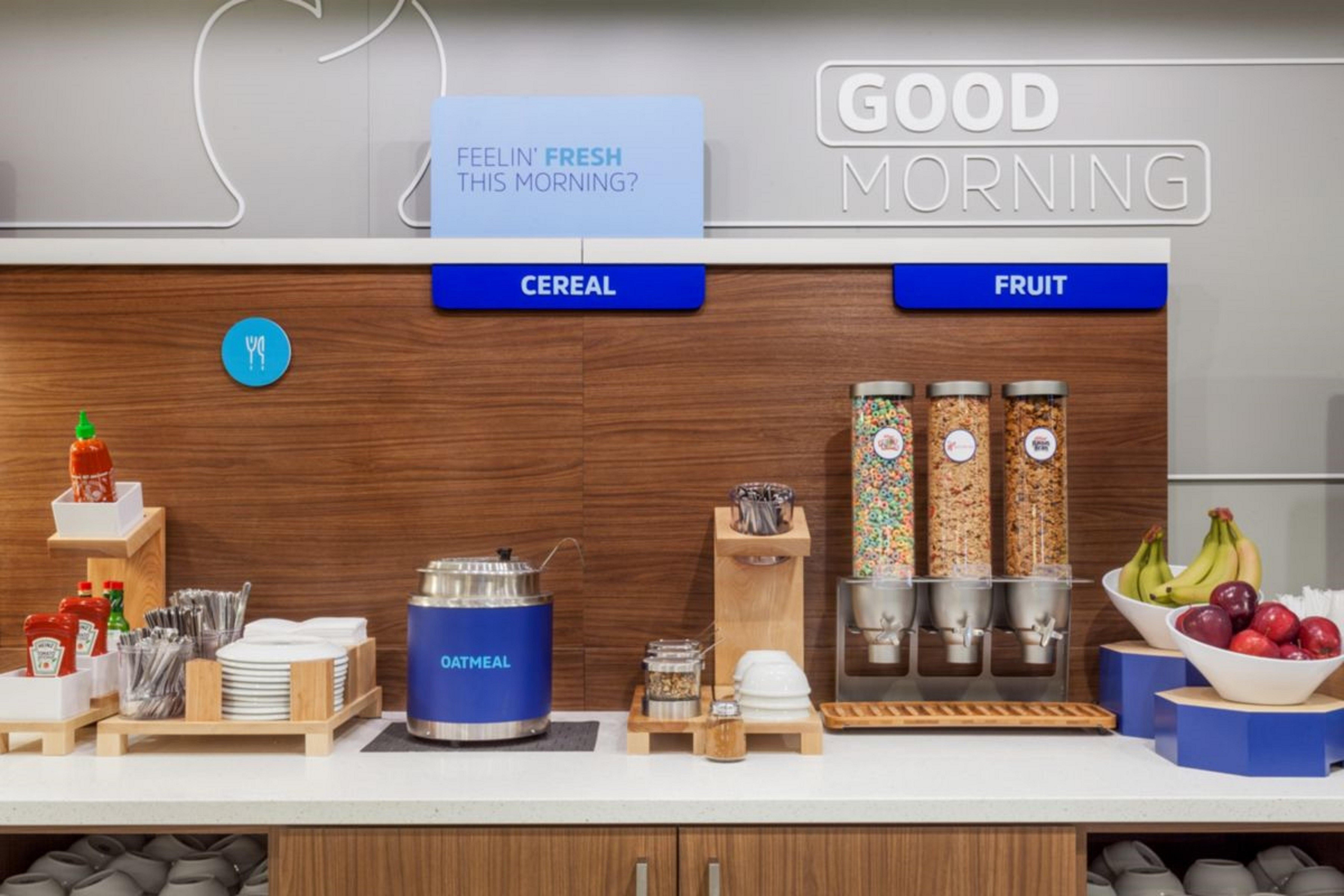 Holiday Inn Express & Suites - Detroit North - Roseville By Ihg Buitenkant foto