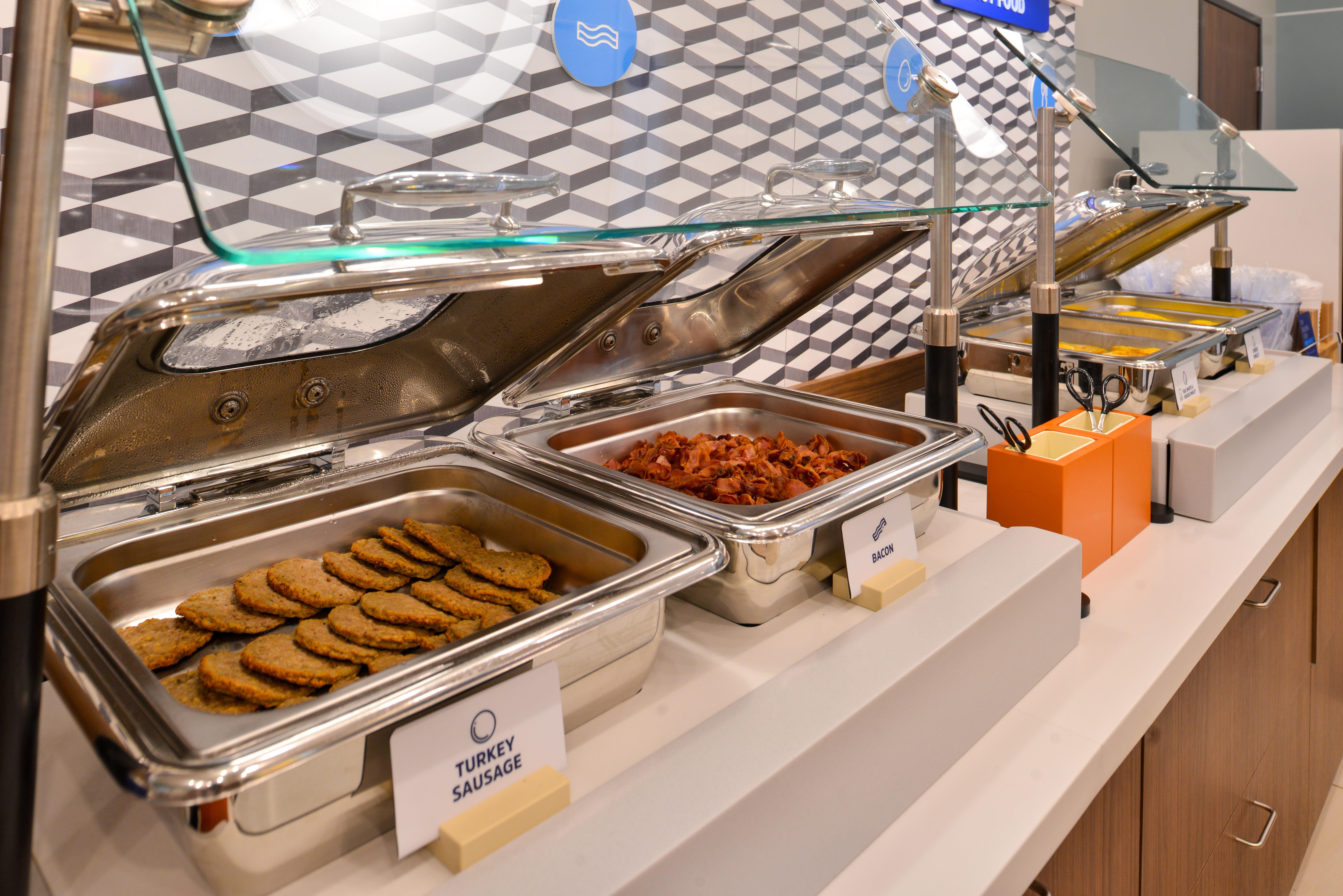 Holiday Inn Express & Suites - Detroit North - Roseville By Ihg Buitenkant foto