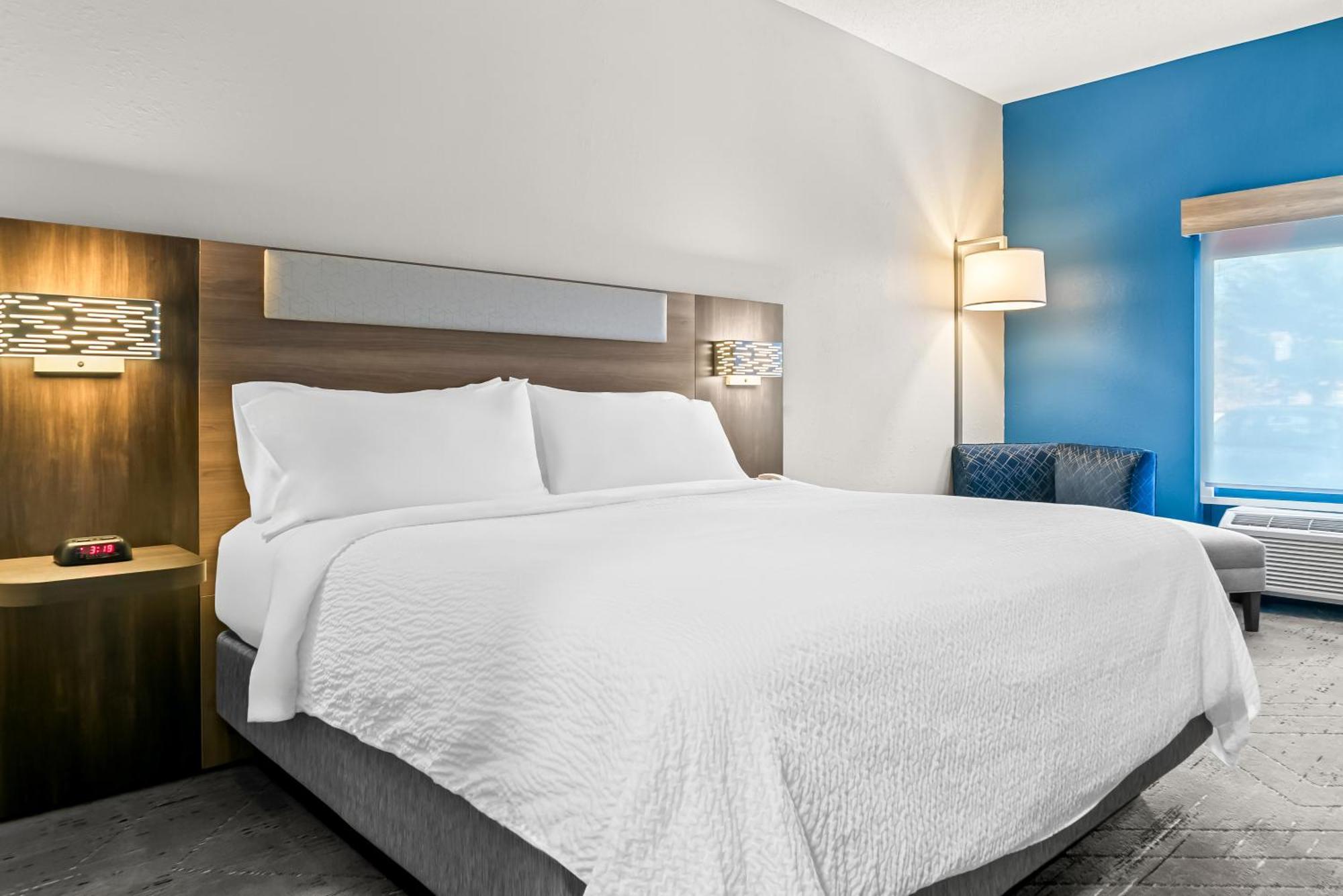 Holiday Inn Express & Suites - Detroit North - Roseville By Ihg Buitenkant foto