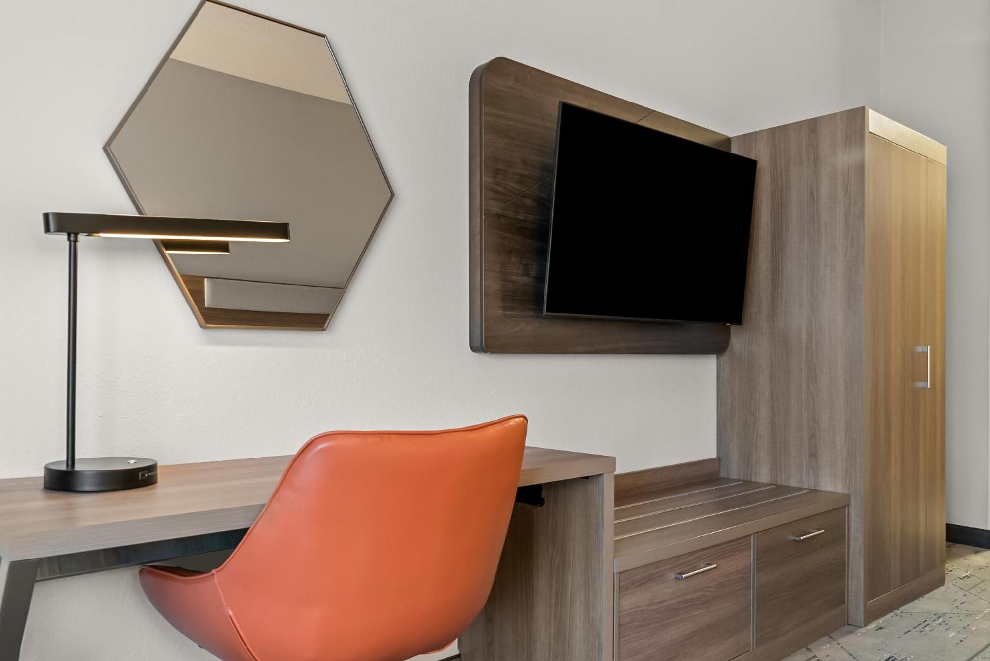 Holiday Inn Express & Suites - Detroit North - Roseville By Ihg Buitenkant foto