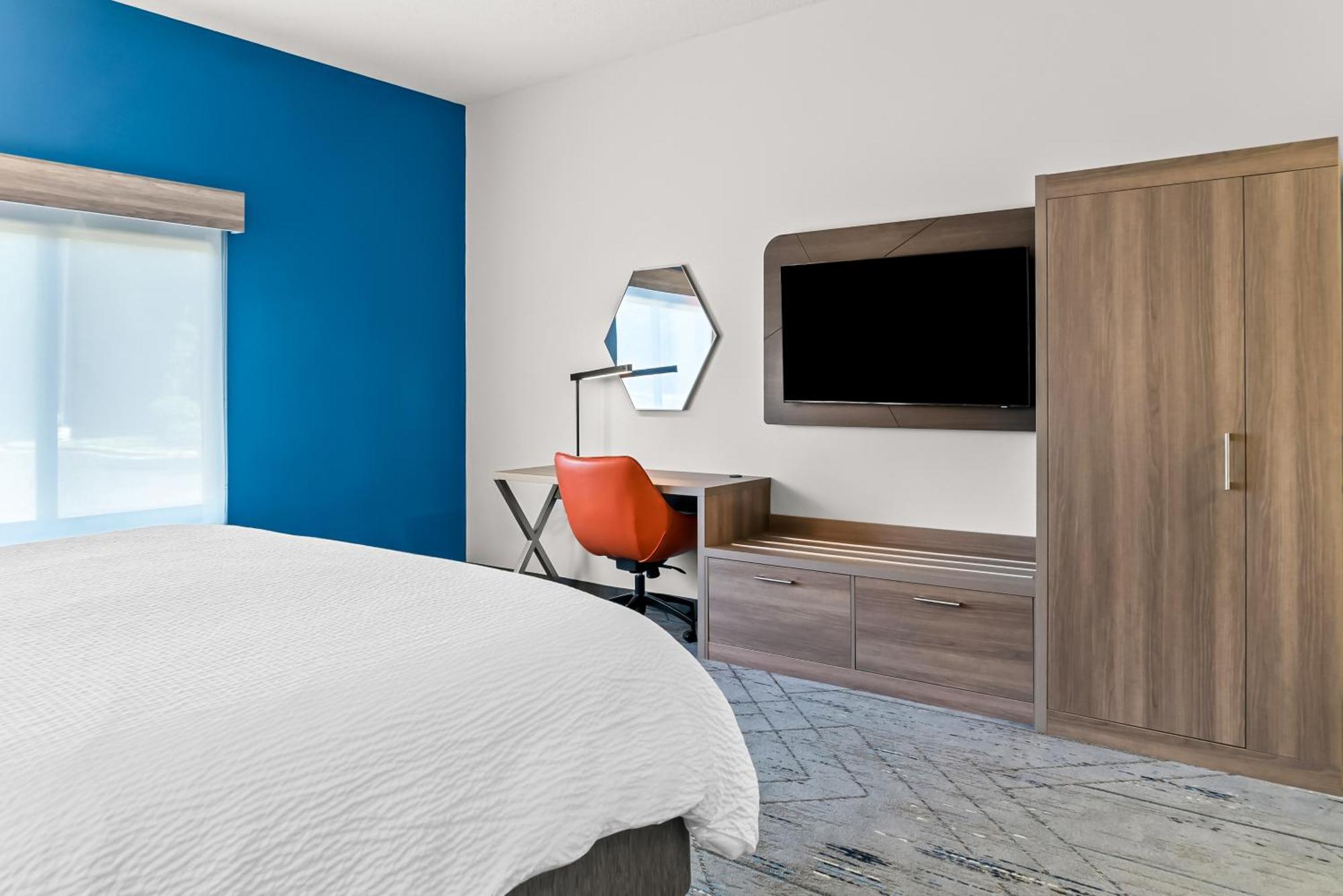 Holiday Inn Express & Suites - Detroit North - Roseville By Ihg Buitenkant foto