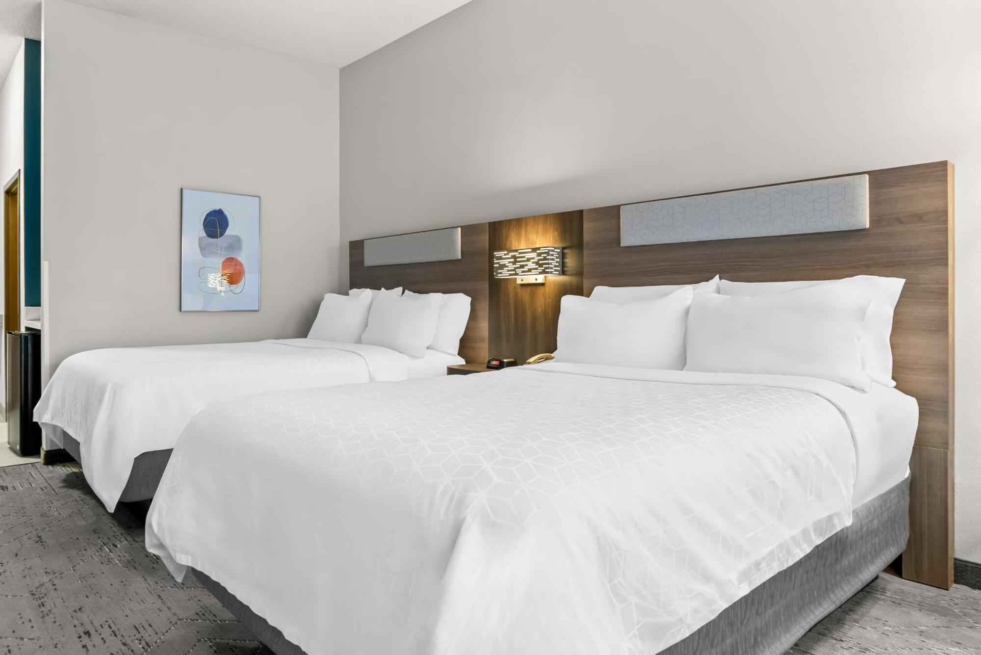 Holiday Inn Express & Suites - Detroit North - Roseville By Ihg Buitenkant foto