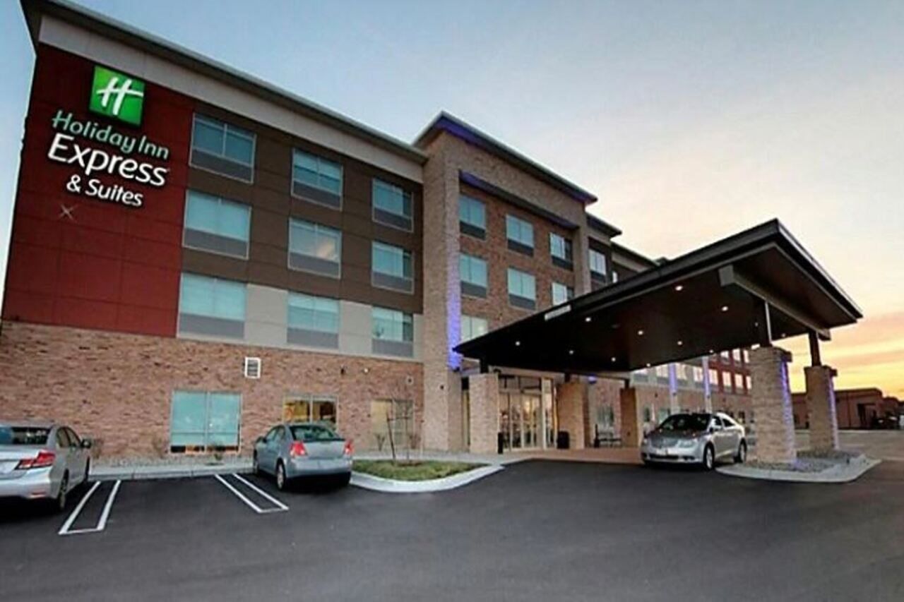 Holiday Inn Express & Suites - Detroit North - Roseville By Ihg Buitenkant foto