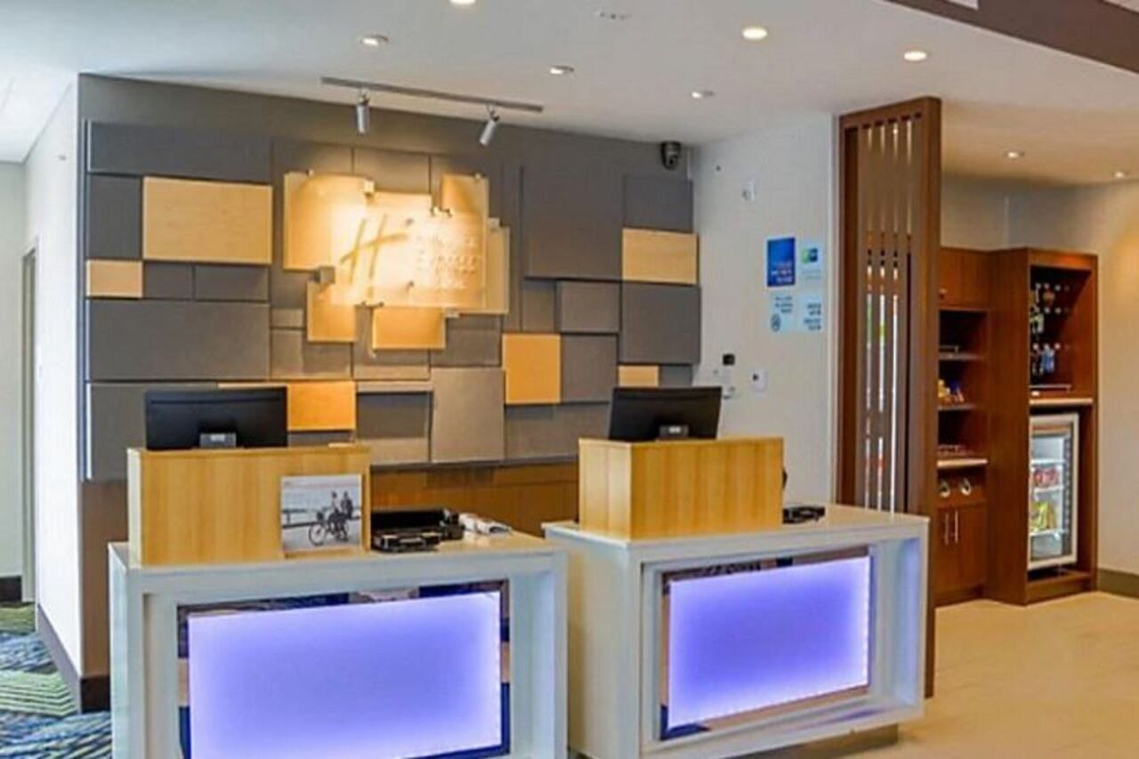 Holiday Inn Express & Suites - Detroit North - Roseville By Ihg Buitenkant foto