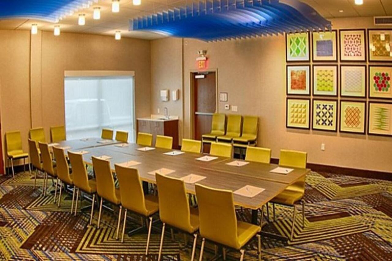 Holiday Inn Express & Suites - Detroit North - Roseville By Ihg Buitenkant foto