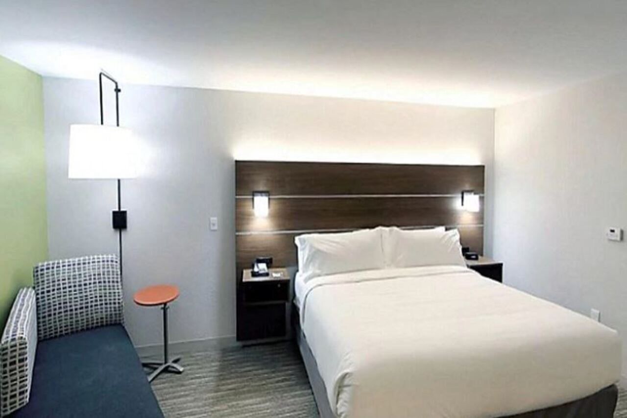 Holiday Inn Express & Suites - Detroit North - Roseville By Ihg Buitenkant foto