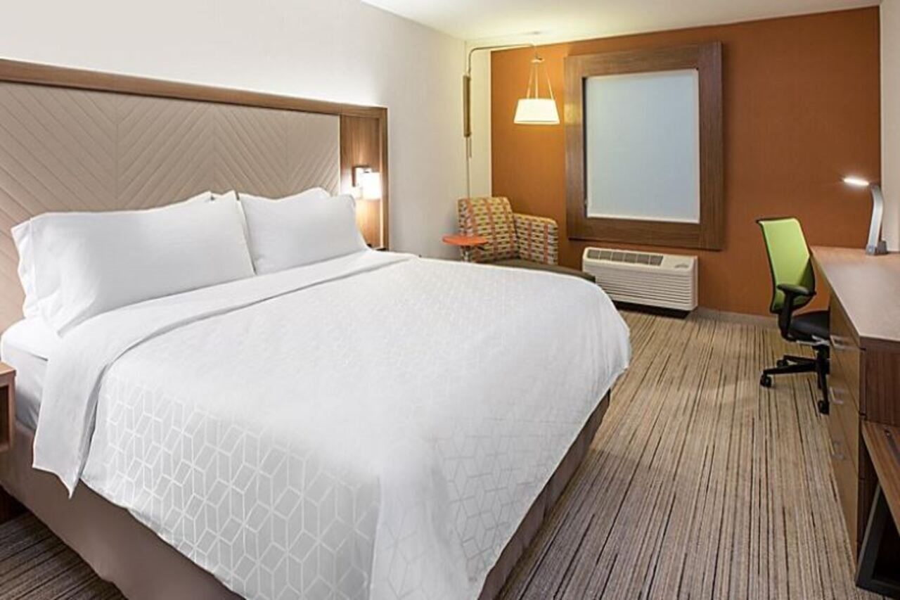 Holiday Inn Express & Suites - Detroit North - Roseville By Ihg Buitenkant foto